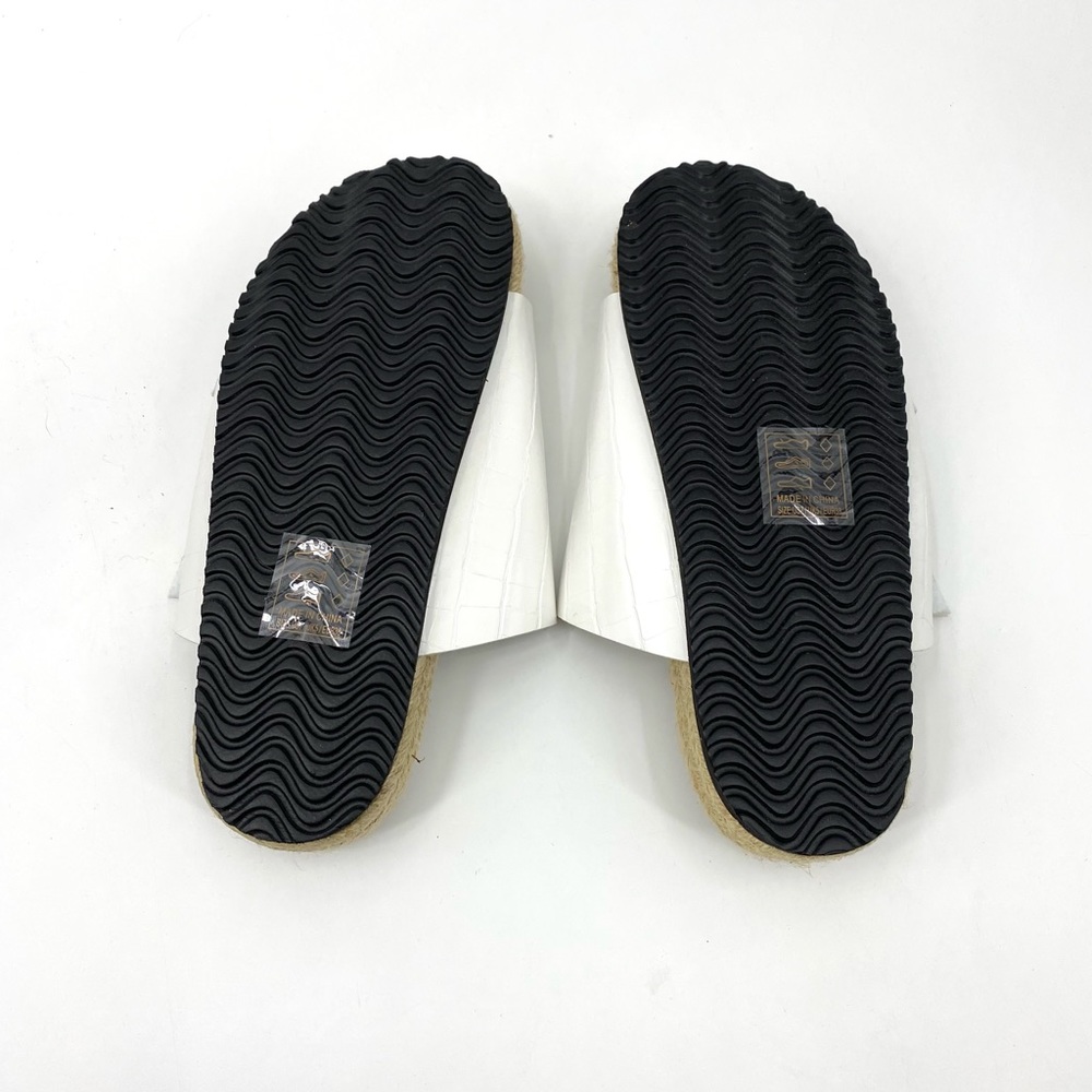 πSALEπ NWT Qupid White Slides - Picture 4 of 6